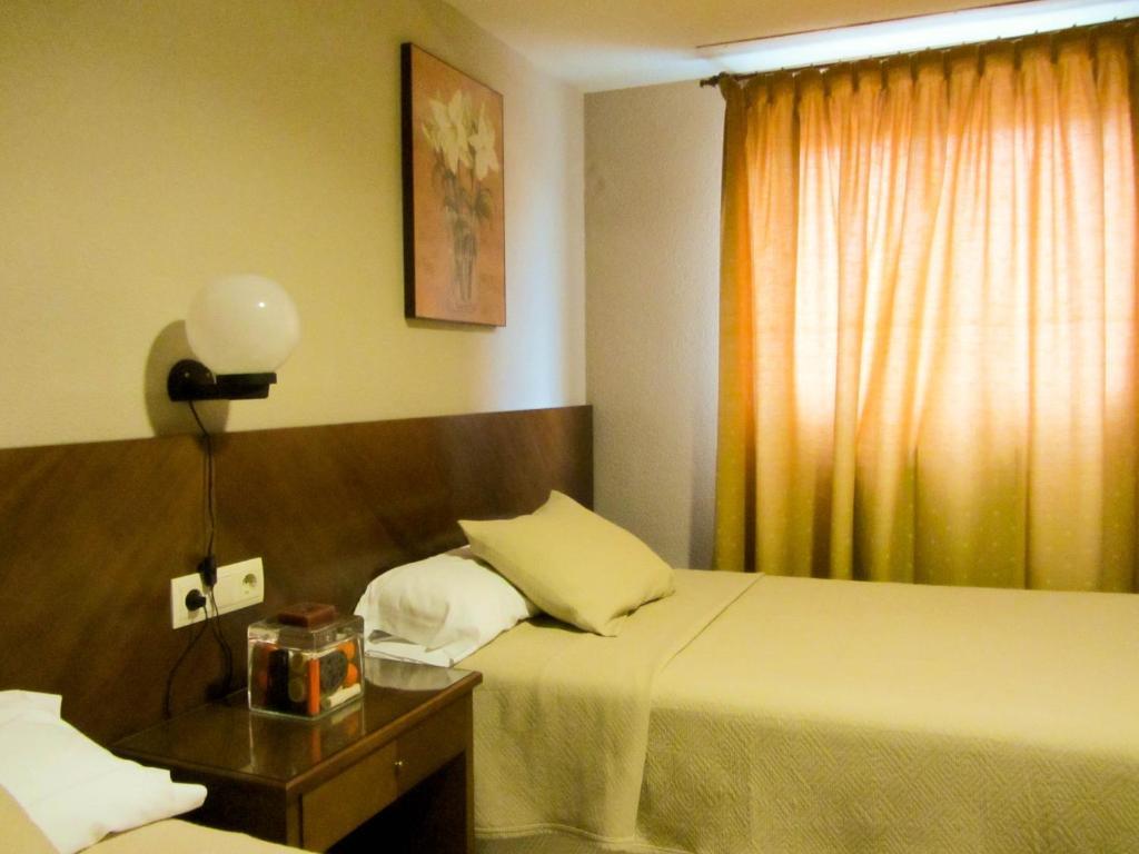 Hotel Avenida Requena Cameră foto