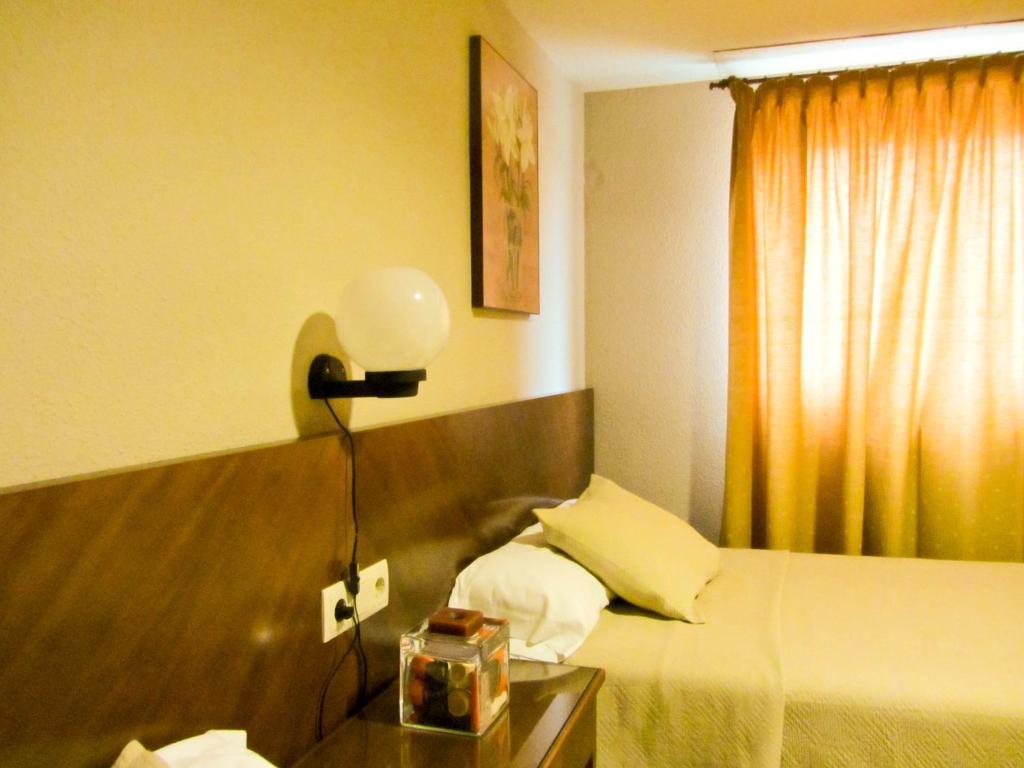 Hotel Avenida Requena Cameră foto