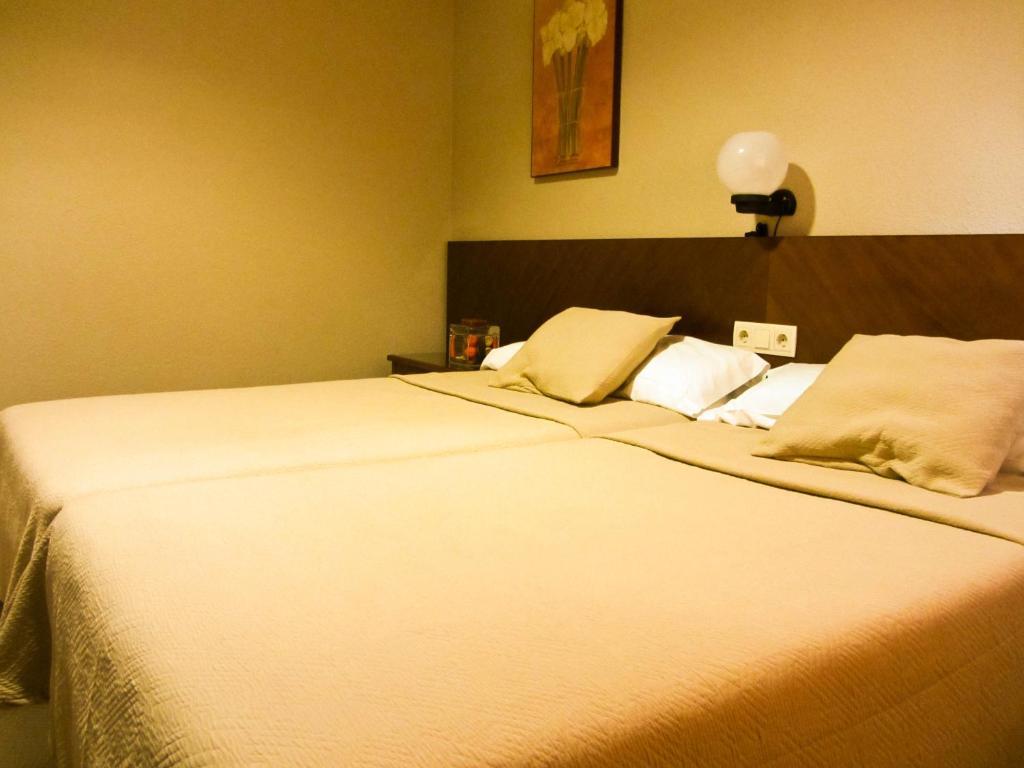 Hotel Avenida Requena Cameră foto