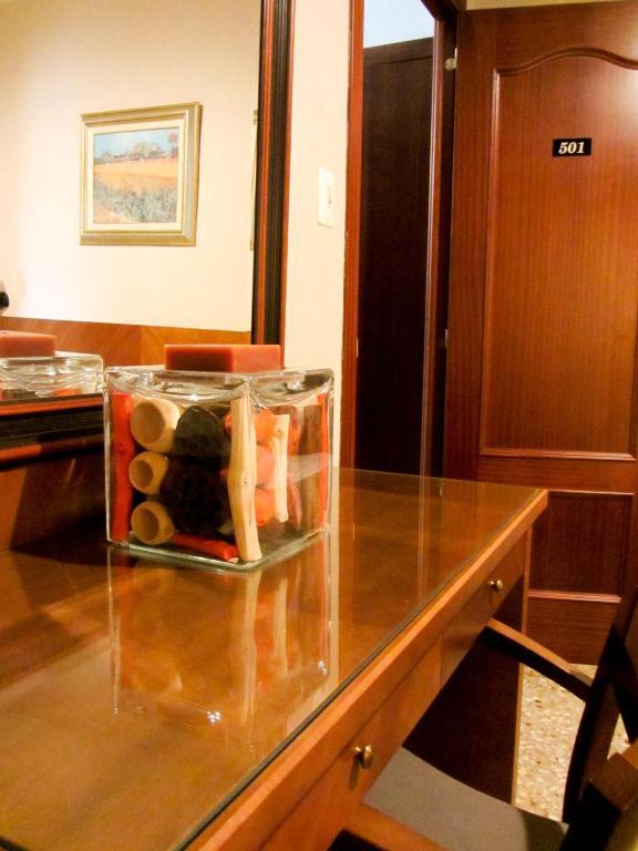 Hotel Avenida Requena Cameră foto