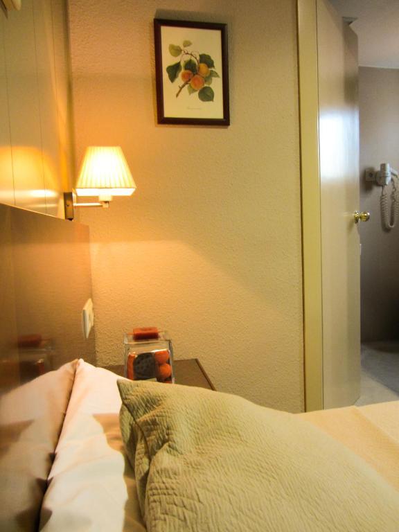 Hotel Avenida Requena Cameră foto