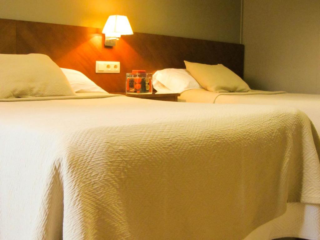 Hotel Avenida Requena Cameră foto